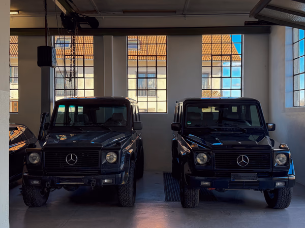 Two Mercedes G-Class vehicles during roof rack assembly